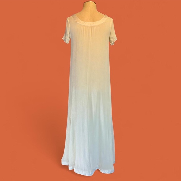 idea2lifestyle Dresses & Skirts - 🤍Boutique Silk White Lightweight Maxi Dress or Nightie w Short Sleeves